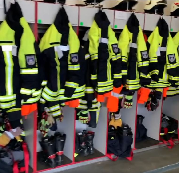Neue Jacken für die Feuerwehr Montabaur